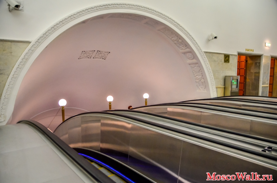эскалаторы на станции Проспект Мира