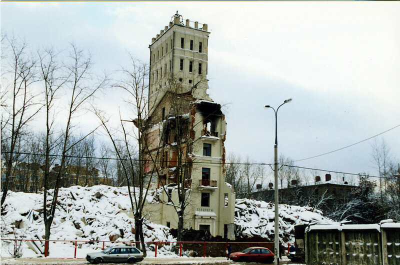 1999 Дом с башенкой у станции.jpg