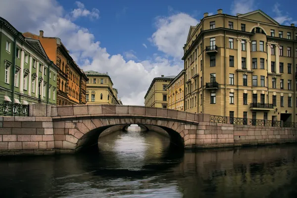 Россия, Санкт Петербург, мосты зимой канала вблизи erm — стоковое фото